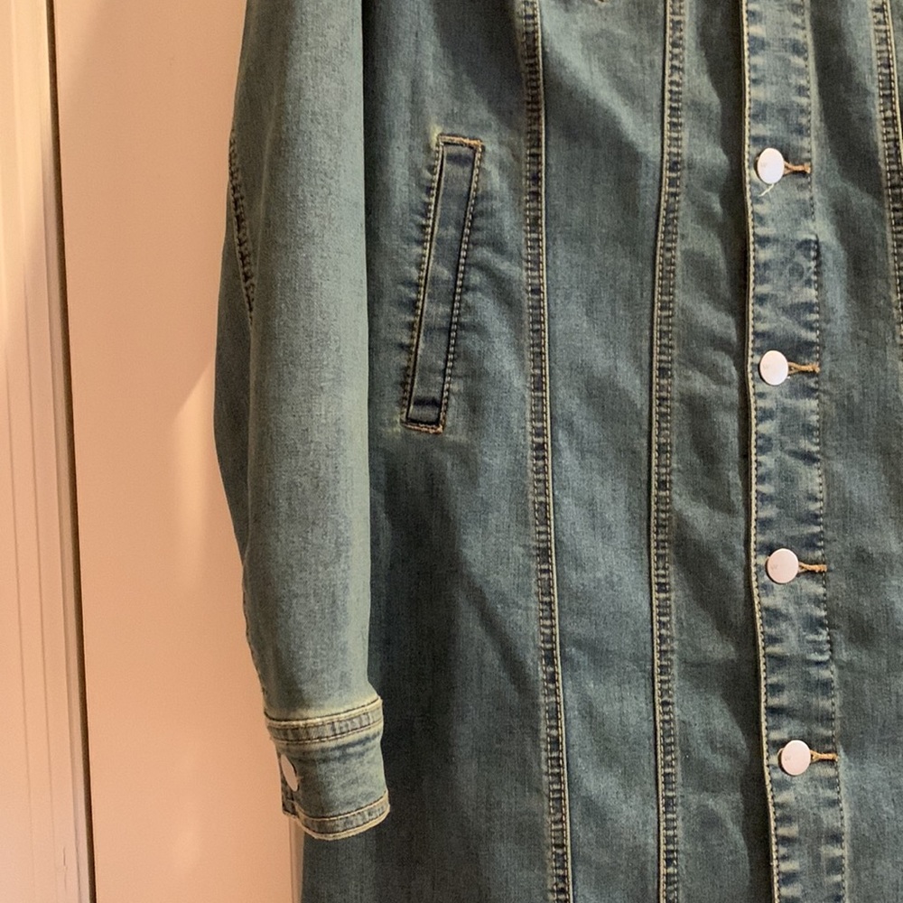 FLASH SALE -- NEW -- Perfect Denim Jacket -- Size Medium - Picture 5 of 13